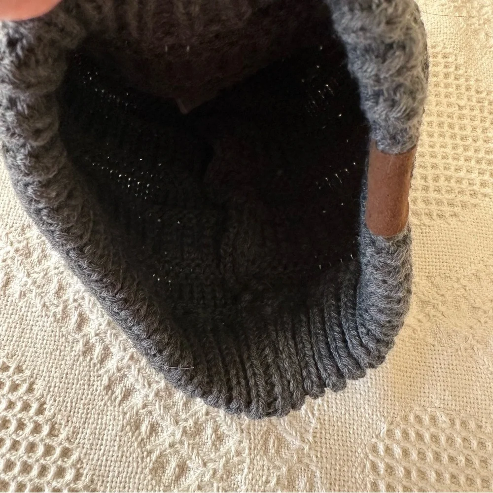 Pom Pom Beanie Hat Womens OS Dark Gray Knit Nordic Winter Ski Faux Fur CC NEW